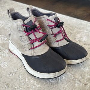 SOREL Youth Out N About Size 4